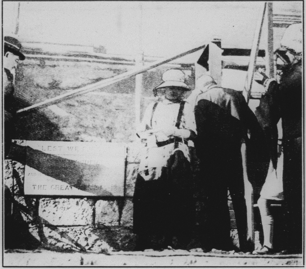 Maud Winfield lays a foundation stone at the Hamilton Hill Memorial Hall, March 1925 [picture]